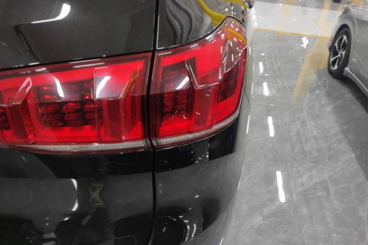 Used Wey VV6 2021 2.0T Two-Wheel Drive Smart Plus