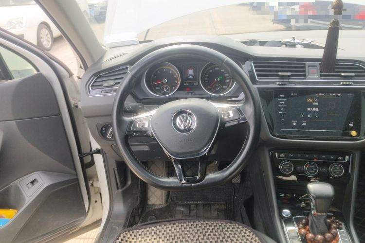Used Volkswagen Tiguan L 2019 380TSI Automatic All-Wheel Drive Luxury Edition with 7 Seats China VI Standard Steering Wheel