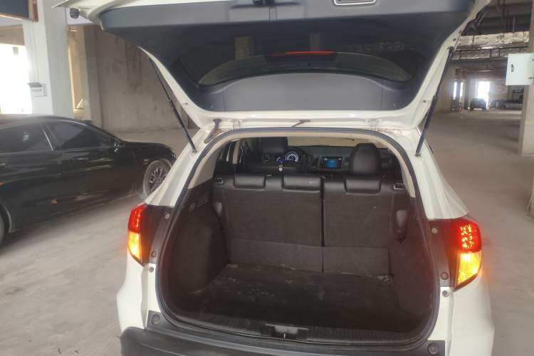 Used Honda Vezel 2020 1.5L CVT Pioneer Edition Trunk