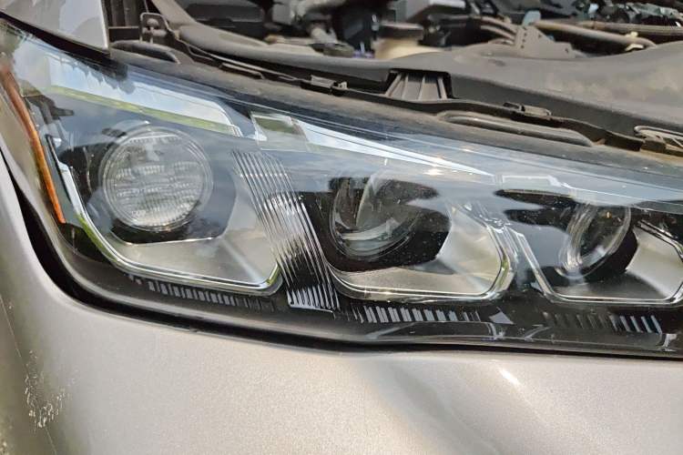 Used Toyota Avalon 2019 Dual-Engine 2.5L Luxury Edition China VI Standard Right Front Headlight