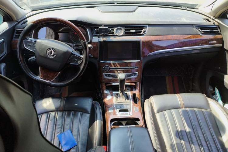 Used Dongfeng Aeolus A9 2016 1.8T Luxury Model Center Console