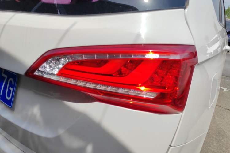 Used Baojun 730 2017 1.8L iAMT Prestige Version 7 Seats Right Rear Taillight