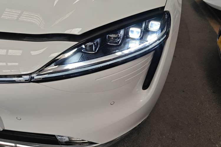 Used Hima Luxeed R7 2025 Range-Extended Version 251 km Max Left Front Headlight