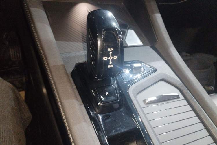 Used Lynk & Co 03 2023 2.0TD DCT JingPro Gear Lever