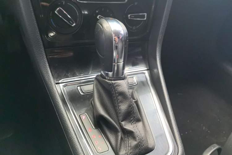 Used Volkswagen Bora 2018 1.5L Automatic Comfort Model Gear Lever