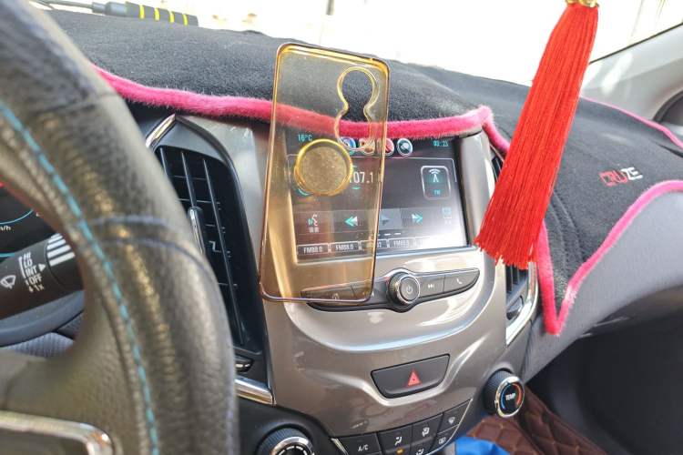 Used Chevrolet Cruze 2017 1.5L Manual Xuanfeng Edition Audio And AC Panel