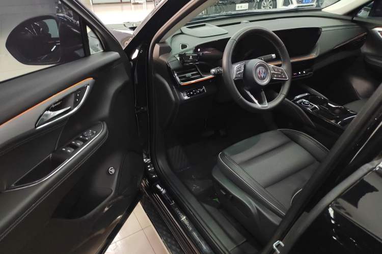 Used Buick Envision 2025 Encore Plus 28T Two-Wheel-Drive Platinum Edition