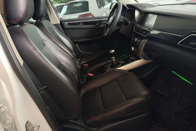 Used Zotye Domy X5 2015 1.5T Manual Luxury Version China IV Standard
