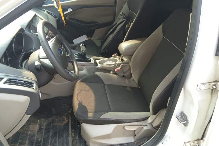 Used Ford Focus 2012 Sedan 1.6L Manual Comfort Model
