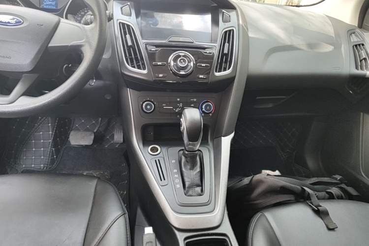 Used Ford Focus 2015 Hatchback 1.6L Automatic Comfort Model Audio And AC Panel