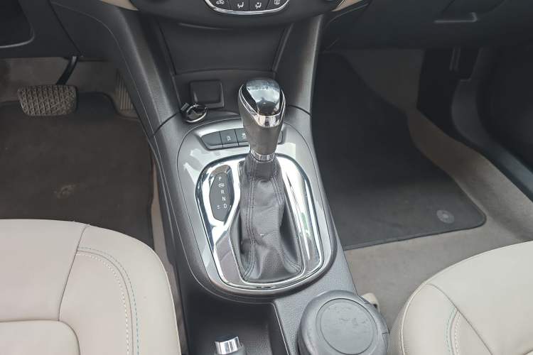 Used Chevrolet Cruze 2015 1.4T DCG Luxury Edition Gear Lever