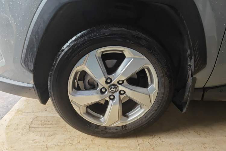 Used Toyota RAV4 2020 Dual-Engine 2.5L E-CVT Two-Wheel Drive Elite Edition Left Front Wheel Hub