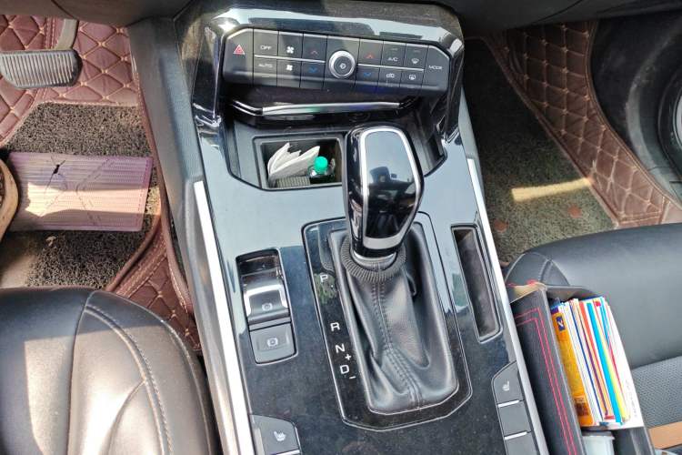 Used Wey VV7 2017 2.0T Ultra-Luxury Version Gear Lever