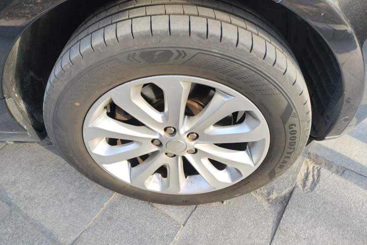 Used Land Rover Range 2014 3.0 TDV6 Vogue Right Front Wheel Hub