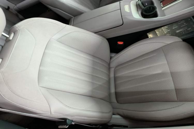 Used ONVO L60 2024 60 kWh Rear-Drive Version Right Front Seat