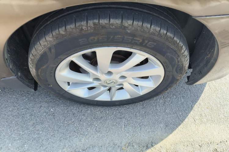 Used Nissan Sylphy 2012 1.6 XL Manual Luxury Edition Right Front Wheel Hub