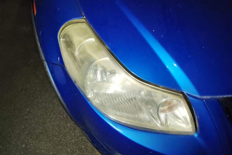 Used Suzuki SX4 2011 Revised Version 1.6L Manual – Dynamic Edition Right Front Headlight