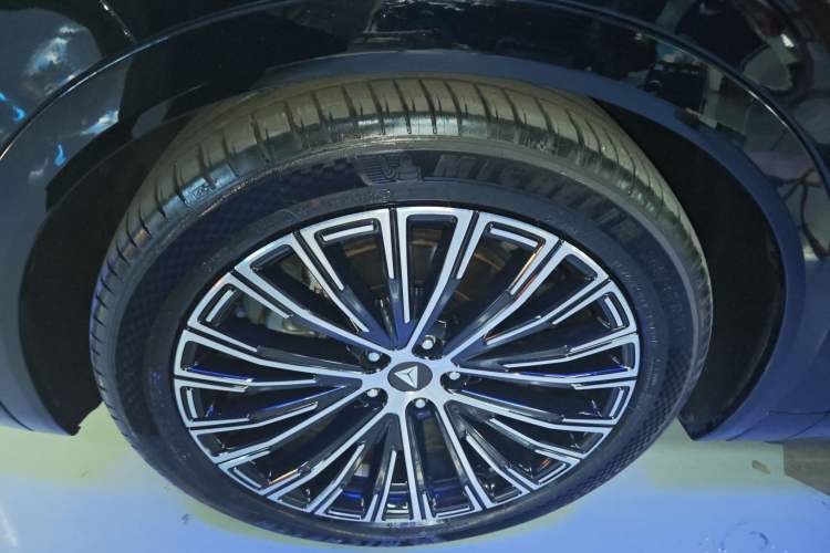 Used Deepal S09 2025 Four-Wheel Drive Ultra+ Custom Edition