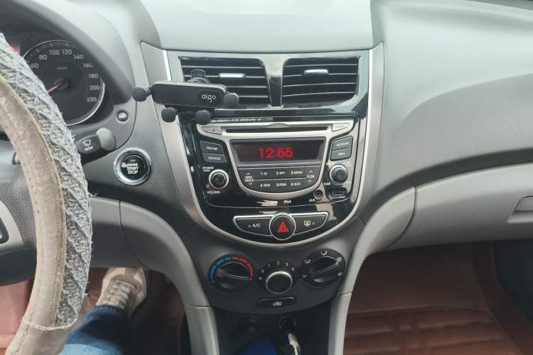 Used Hyundai Verna (older generation) 2014 1.4L Manual Top-Tier Model TOP
