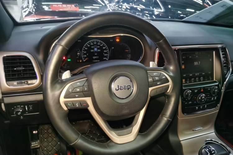 Used Jeep Grand Cherokee 2014 3.0L Comfort Navigation Edition Steering Wheel