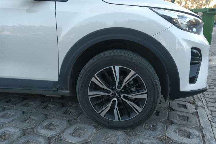 Used Kia kx1 Stonic 2021 1.4L CVT Sunroof Model
