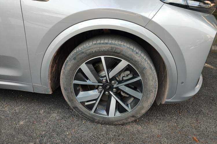 Used Li Auto L7 2023 Pro Model Right Front Wheel Hub