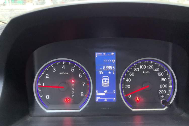 Used Honda CR-V 2010 2.4L automatic four-wheel drive luxury version Odometer Close Up