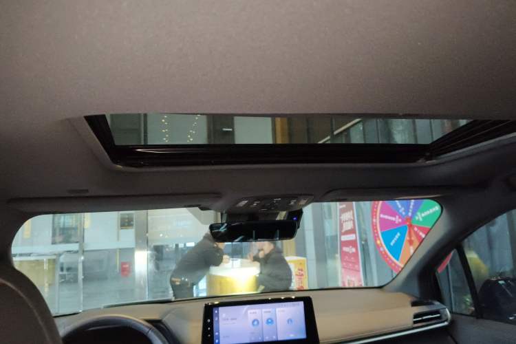 Used Toyota SIENNA 2023 2.5L Hybrid Deluxe Edition
