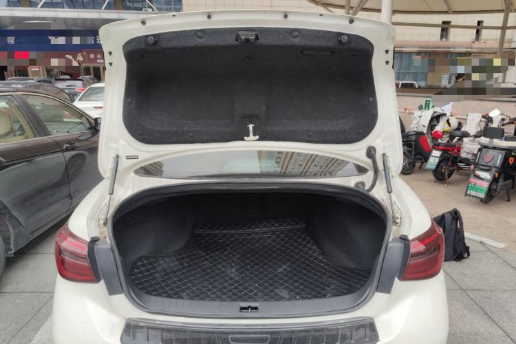 Used Infiniti Q50L 2018 2.0T Enjoyment Version China VI Standard
