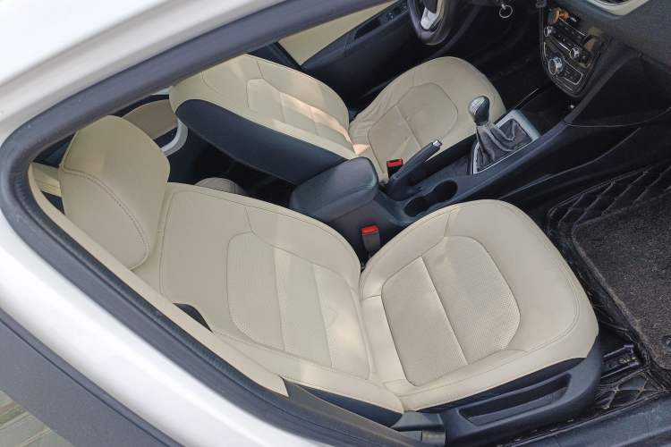 Used CHANGAN Alsvin V7 2016 1.6L Manual Enjoyment Model China V Standard