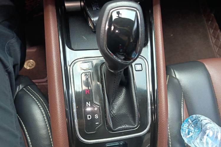 Used Dongfeng Fengon 580 2017 1.5T CVT Luxury Model Gear Lever