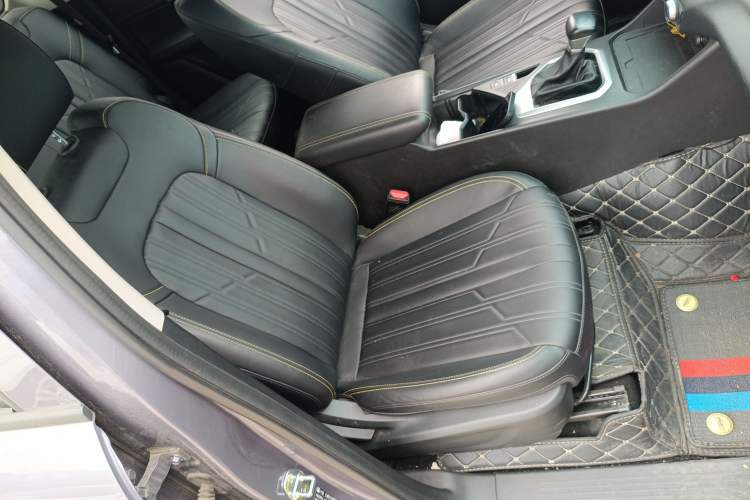 Used Great Wall King Kong Poer 2023 2.0T Automatic Diesel Two-Wheel-Drive Elite Version Flatbed GW4D20M Right Front Seat