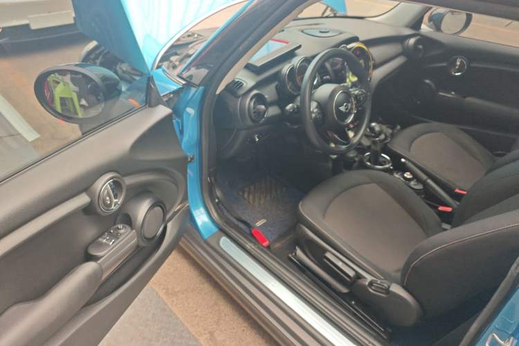 Used MINI 2014 1.5T COOPER Fun Driver Seat