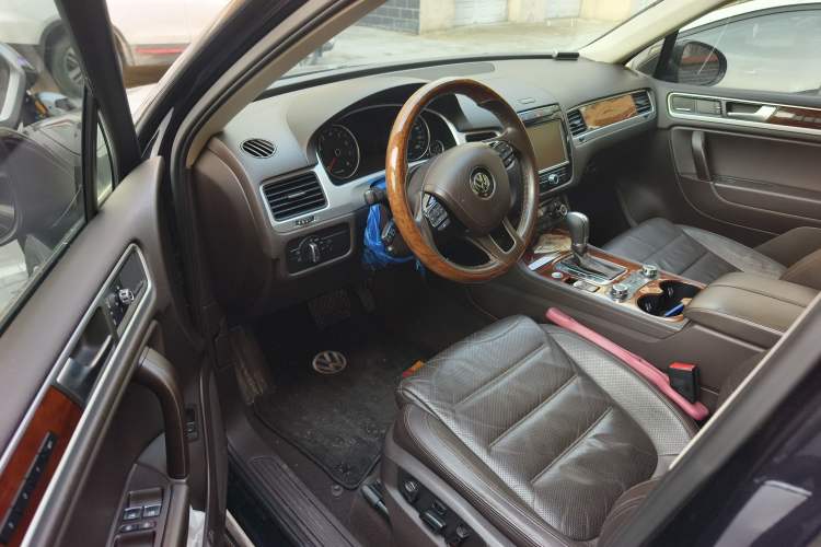 Used Volkswagen Touareg 2011 3.0 TSI High-End Version Driver Seat