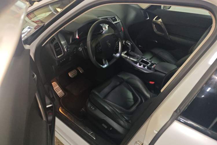 Used DS 5 2014 1.6T Luxury Edition THP200
