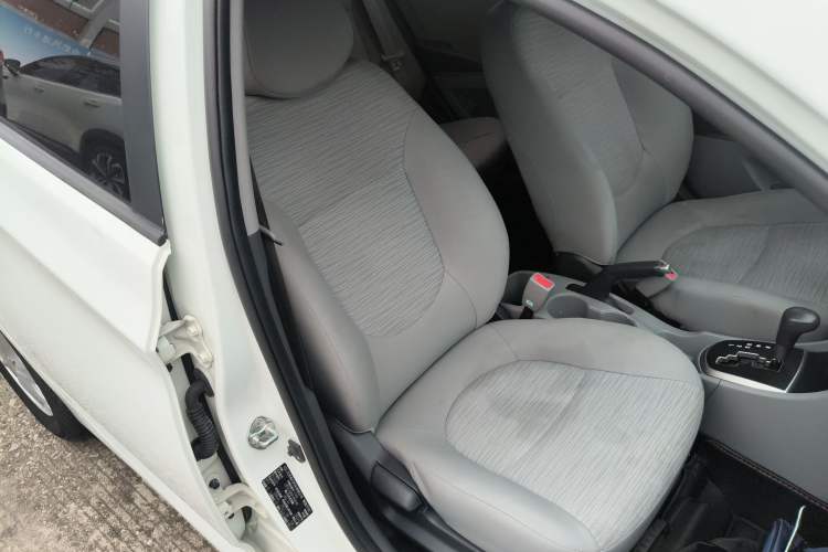 Used Hyundai Verna (older generation) 2014 1.4L Automatic Smart GLS Right Front Seat