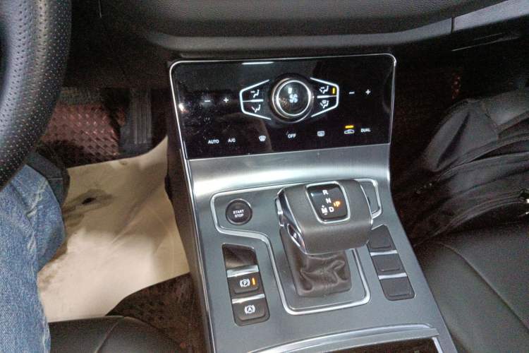 Used Hongqi H5 2022 Classic Model Facelift 1.5T DCT Qiyun Edition Gear Lever