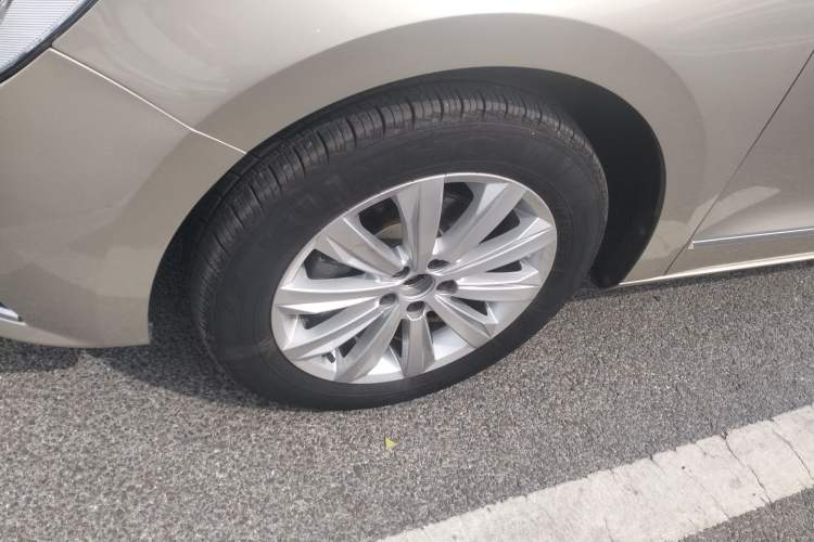 Used Volkswagen Bora 2016 1.6L Automatic Comfort Model Left Front Wheel Hub