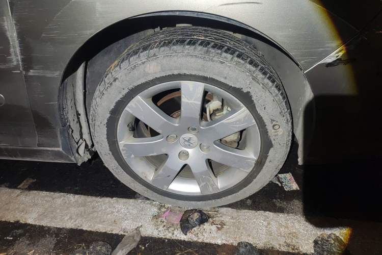 Used Peugeot 408 2013 1.6L Automatic Comfort Edition Right Front Wheel Hub