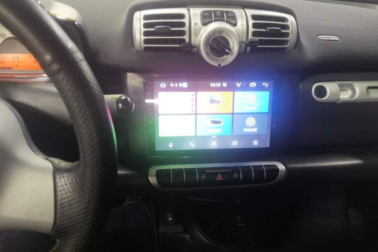 Used smart fortwo 2013 1.0 MHD Hardtop Chocolate Special Edition Audio And AC Panel