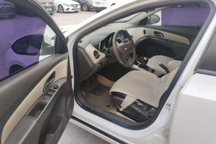 Used Chevrolet Cruze 2015 1.5L Classic SL MT Driver Seat