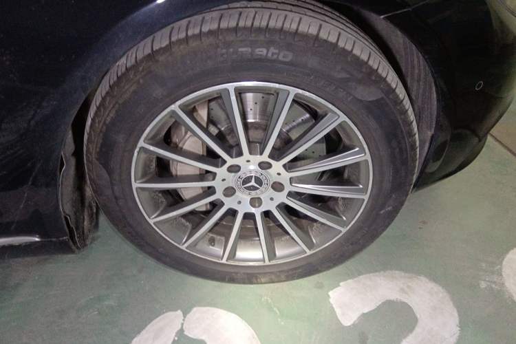 Used Mercedes-Benz S-Class 2017 S 320 L Luxury Model Right Front Wheel Hub