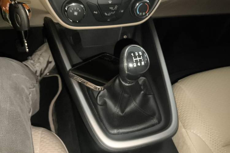 Used Ford Escort 2017 Revised Version 1.5L Manual Comfort Edition Gear Lever