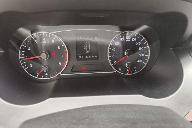 Used Land X7 2016 2.0T Panoramic Prestige Edition Odometer Close Up