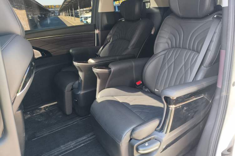 Used GAC Trumpchi M8 2024 Master Series 400T Ultimate Edition Left Rear Seat