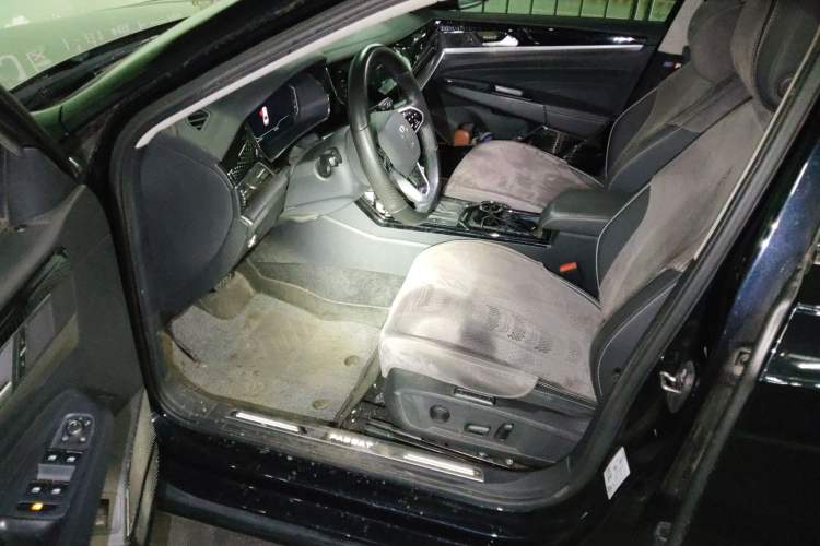 Used Volkswagen Passat 2023 Facelift 330TSI Luxury Edition
