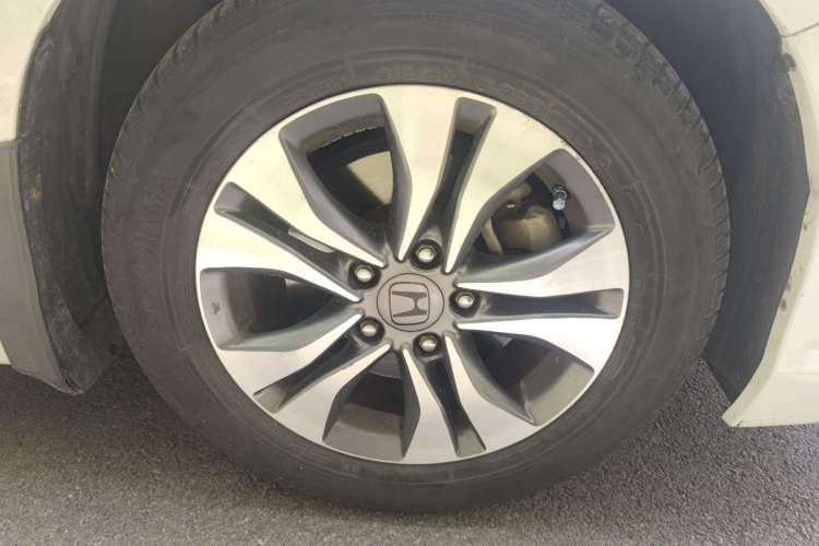 Used Honda Accord 2014 2.0L EX Luxury Edition Right Front Wheel Hub