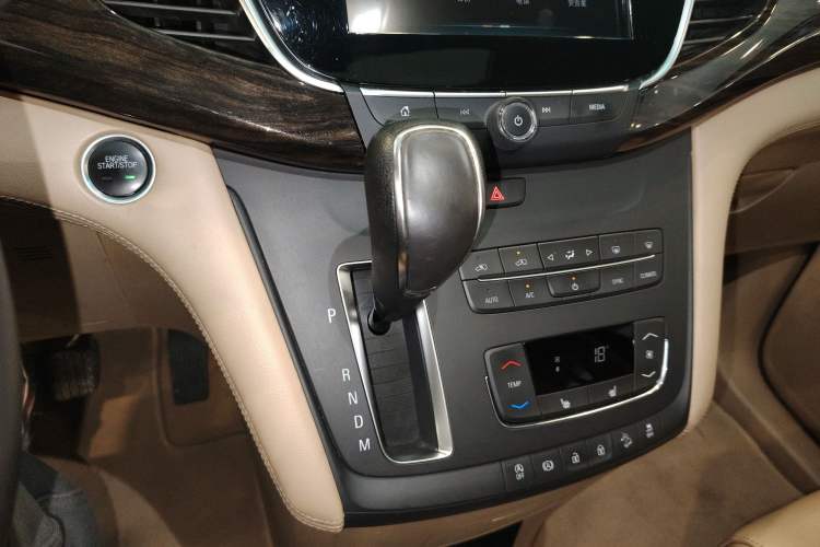 Used Buick GL8 2017 ES 28T Premium Version China V Standard Gear Lever