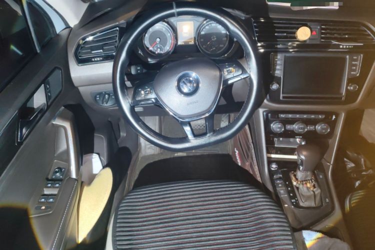 Used Volkswagen Tiguan L 2018 330TSI Automatic Two-Wheel Drive Luxury Edition Steering Wheel