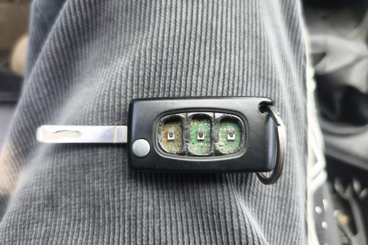 Used Peugeot 308 2014 Enjoy Edition Classic 1.6L Manual YouShang Model Vehicle Key